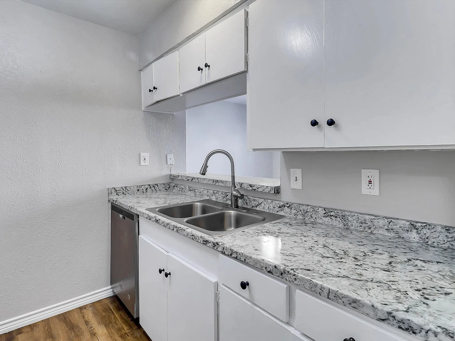 1 bed, 632 sqft, $1,200 — Photo 4