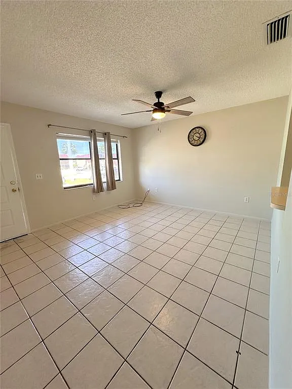 2 bed, 1.0 bath, 825 sqft, $1,250 — Photo 3
