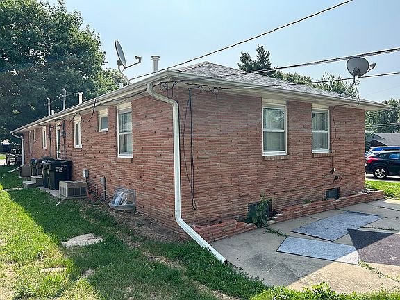 3rd image of 805 S 38th Street Ct