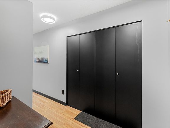 3rd image of 1241 Fairfield Rd #402