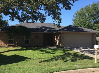 4008 Twin Creek Dr, Arlington, TX 76015