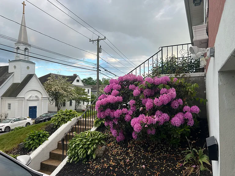 77 Grove St — Photo 4