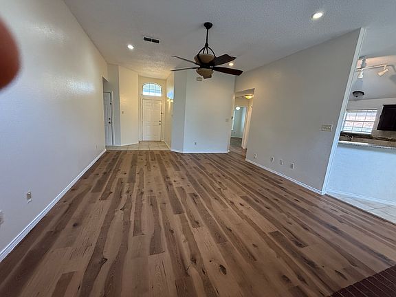 4th image of 2204 Belton Dr