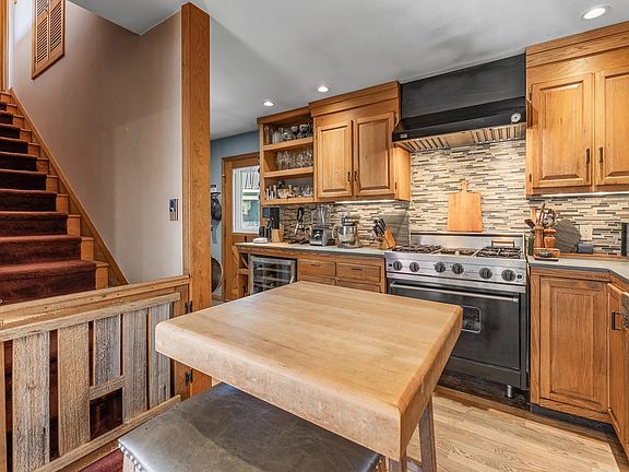 2nd image of 1886 Winhall Hollow Road