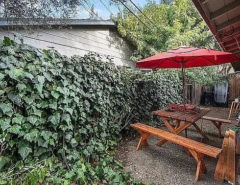 505 Thompson Ave — Photo 1