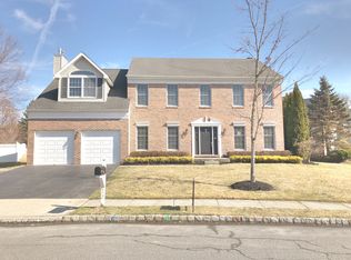 22 Vardon Way, Farmingdale, NJ 07727