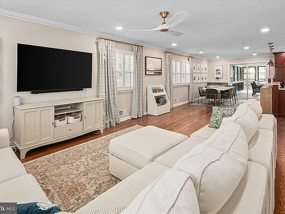 5th image of 3115 Little Creek Ln
