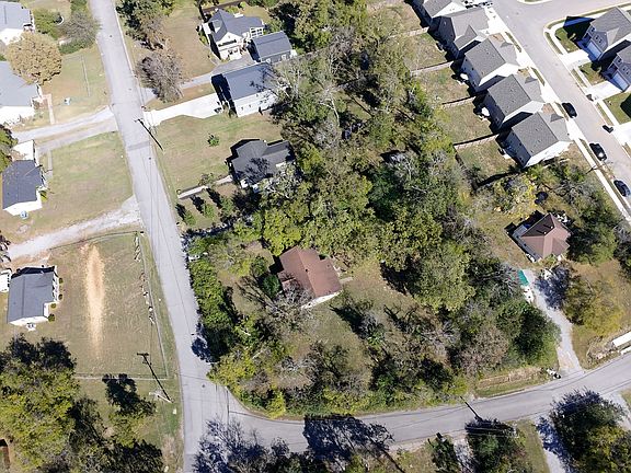 5th image of 311 Farris Ave