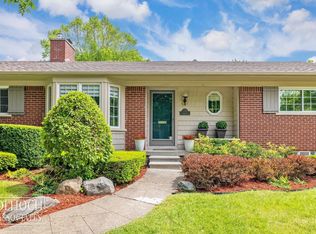 770 Lincoln Rd, Grosse Pointe, MI 48230