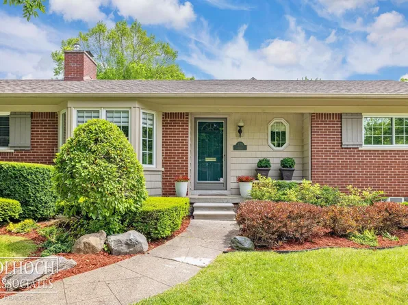 770 Lincoln Rd, Grosse Pointe, MI 48230