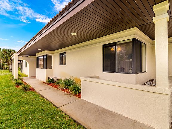 3rd image of 1211 Parkside Pl #1211