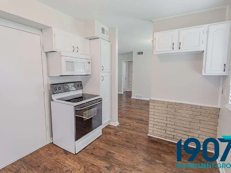 1832 Brighton Ave — Photo 8
