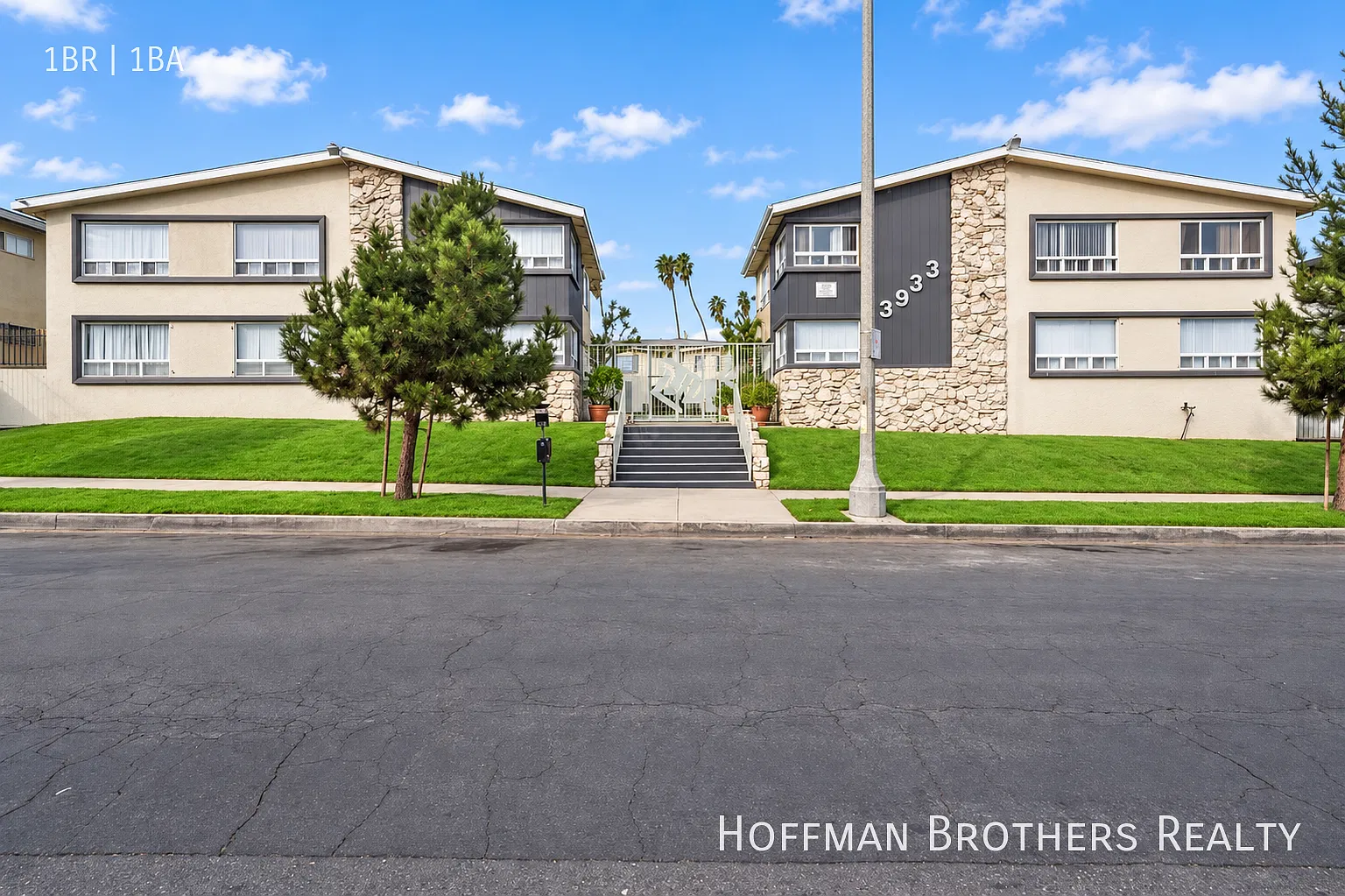 **1 Month Free** Beautiful 1 Bedroom With Stainless Kitchen, Spacious Living Room, On-Site Laundr... — Photo 3