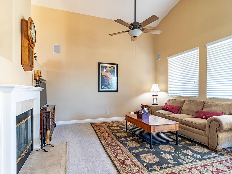 39786 Naples Dr — Photo 7