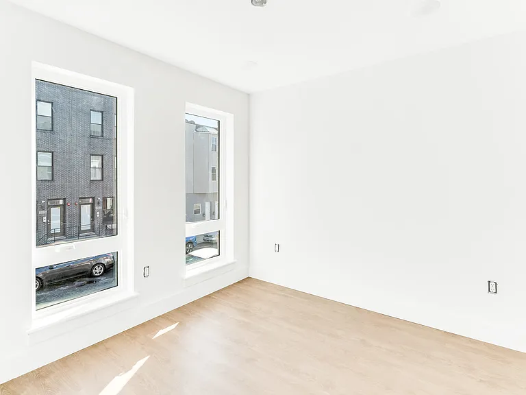 2520 N Front St — Photo 16