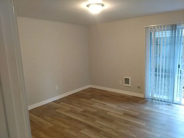 166 E Jackson St #4 — Photo 2