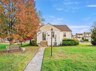 1300 Melrose Ter, Folsom, PA 19033
