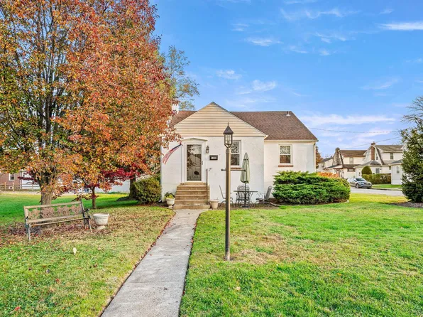 1300 Melrose Ter, Folsom, PA 19033