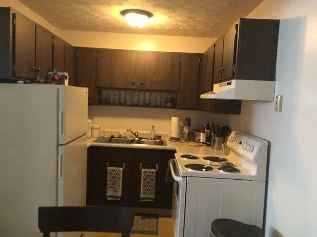 Oxford Square Apartments — Photo 3