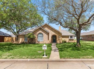 808 Arapaho Dr, Burkburnett, TX 76354