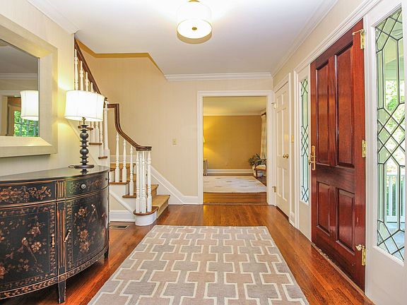 3rd image of 24 Cowdin Cir