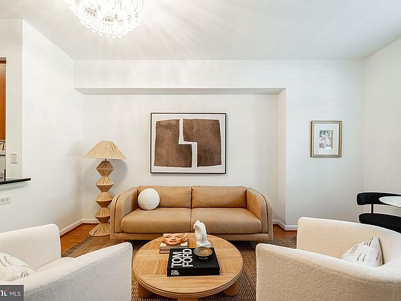 4th image of 1021 N Garfield St APT 125
