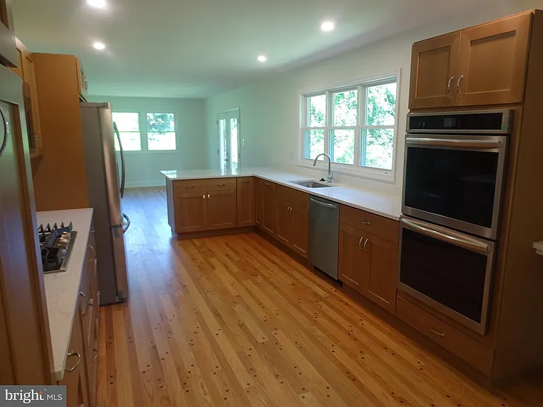 449 E Street Rd — Photo 11