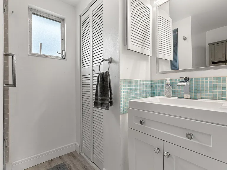 5651 Kelly Dr N — Photo 17
