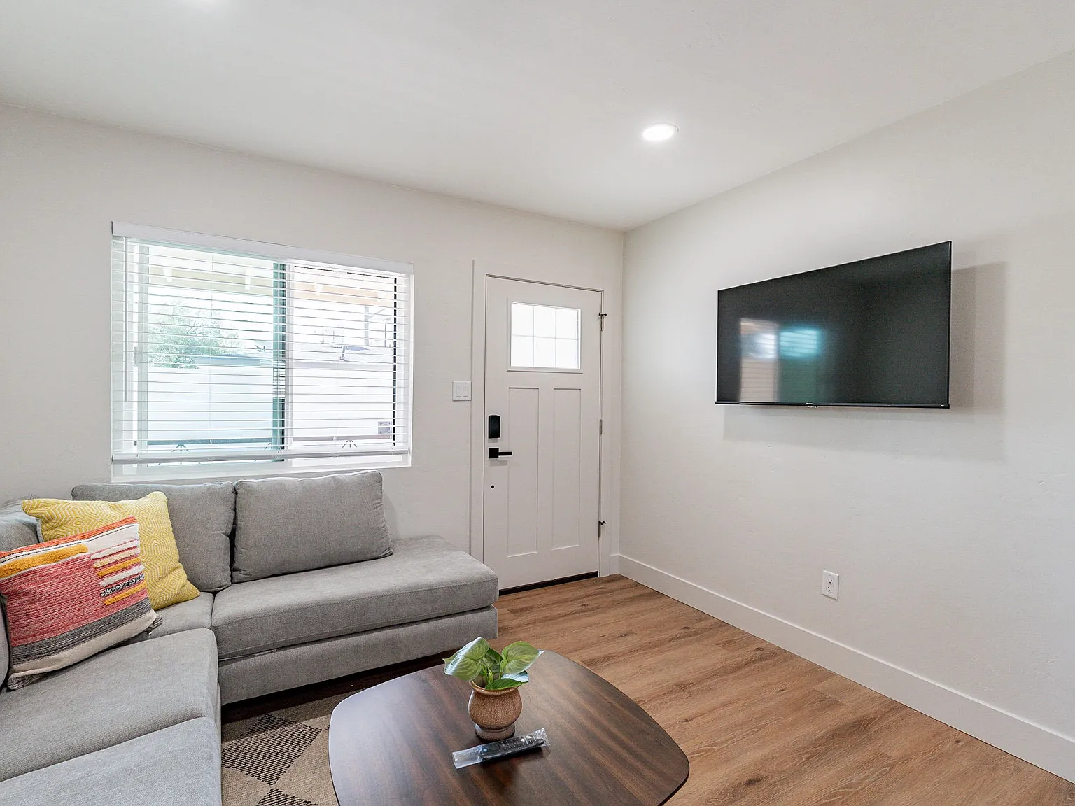 4126 N 45th Pl — Photo 4