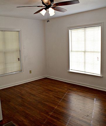 5th image of 402 Sussex Ave