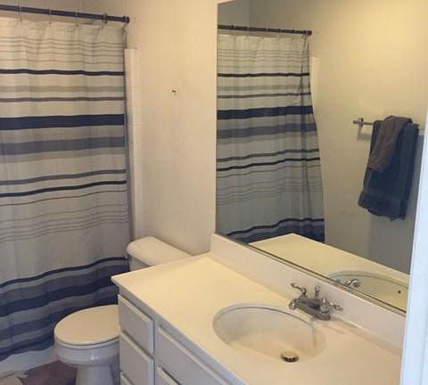 4th image of 15736 Scott Dr