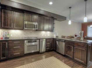 10531 Mission Rd UNIT 211, Leawood, KS 66206