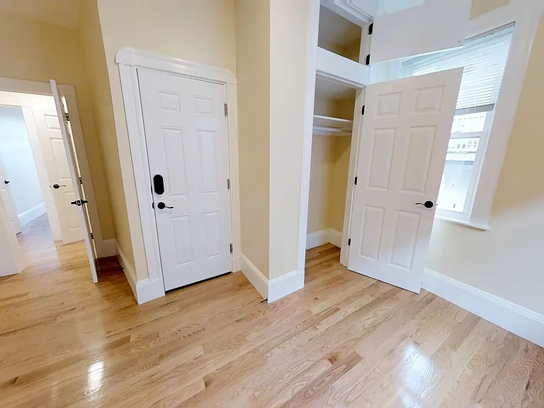 50 Lowell St #2L — Photo 8