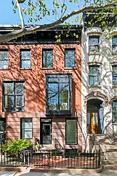275 Warren Street in Cobble Hill