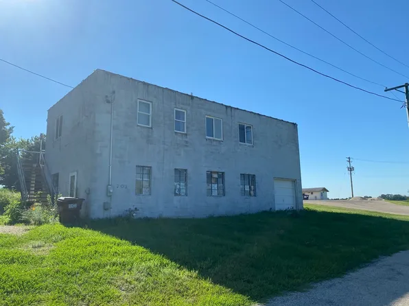 202 S Blackhawk St, Shabbona, IL 60550