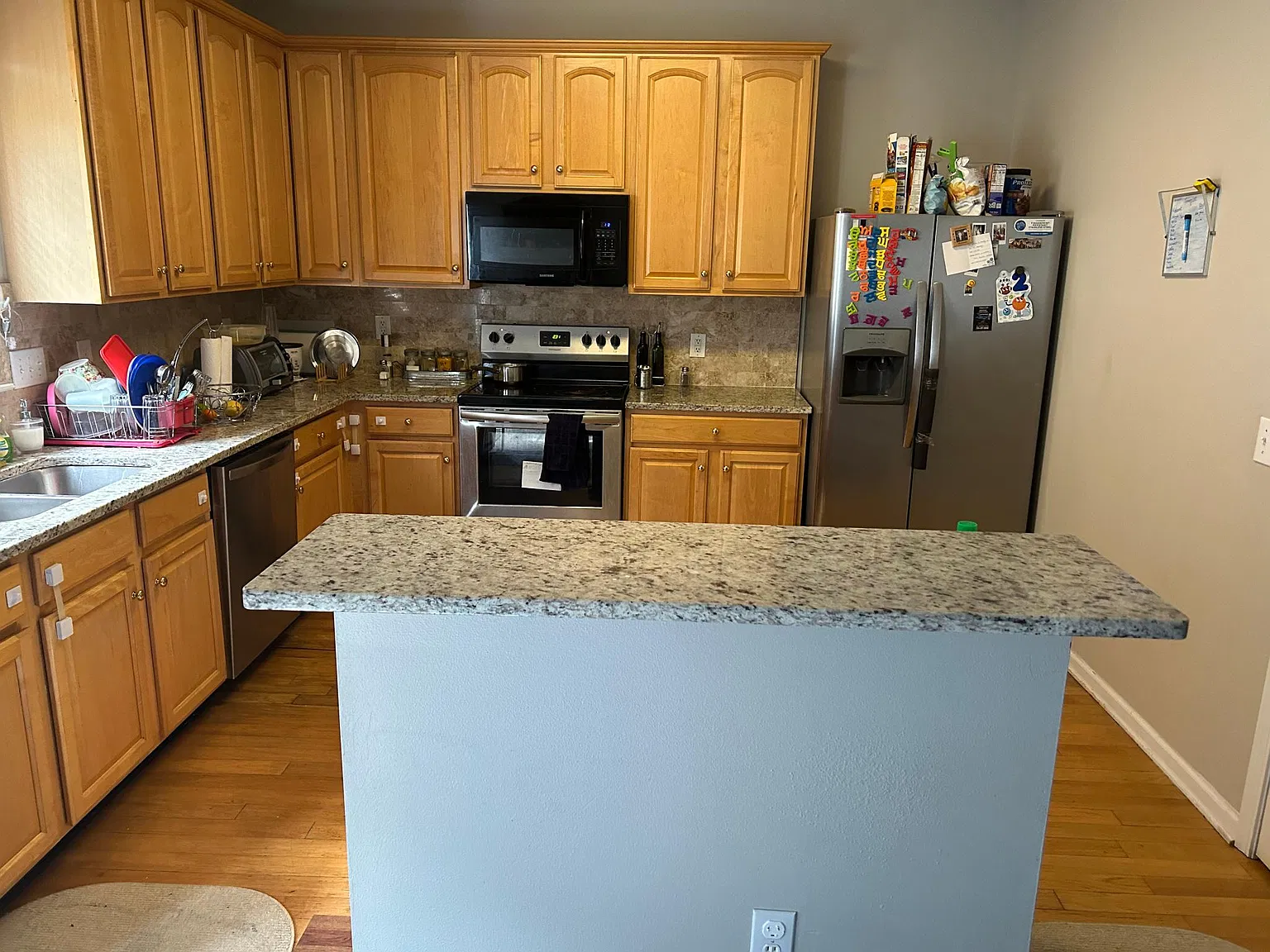 3 bed, 2.5 bath, 1968 sqft, $2,400 — Photo 2