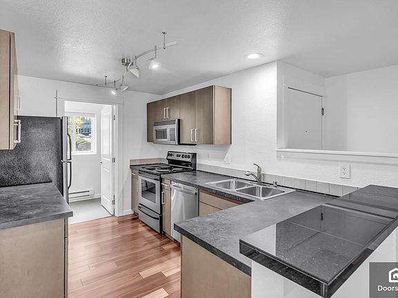 2nd image of 740 Kirkland Cir APT E104