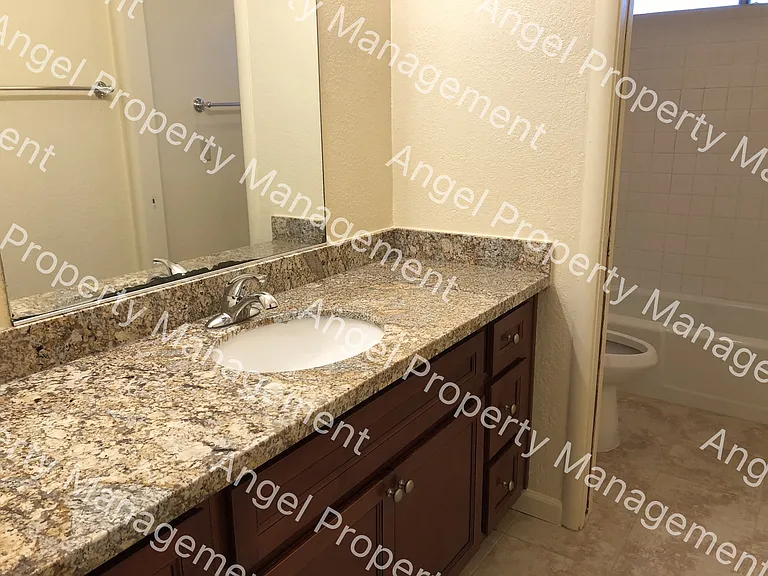 5400 Pomegranate Ave #1 — Photo 10