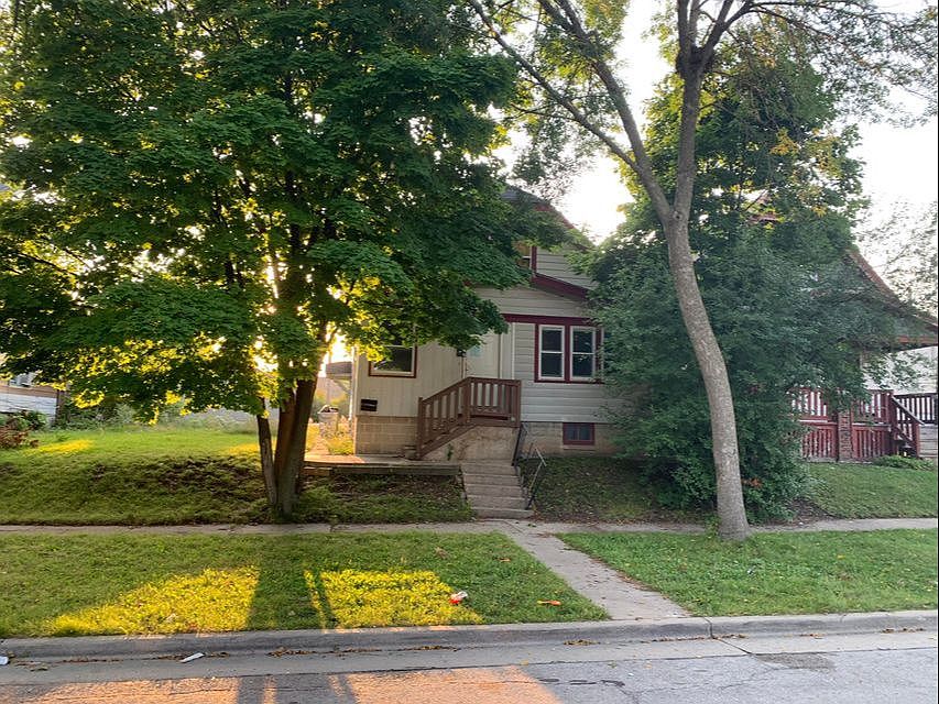 1st image of 5061 N 32nd St #1