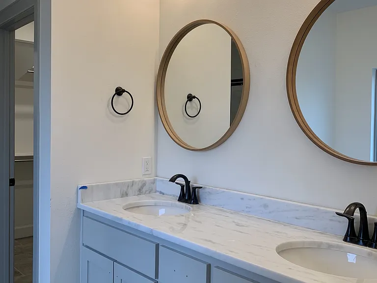 1036 Parker Ln — Photo 8