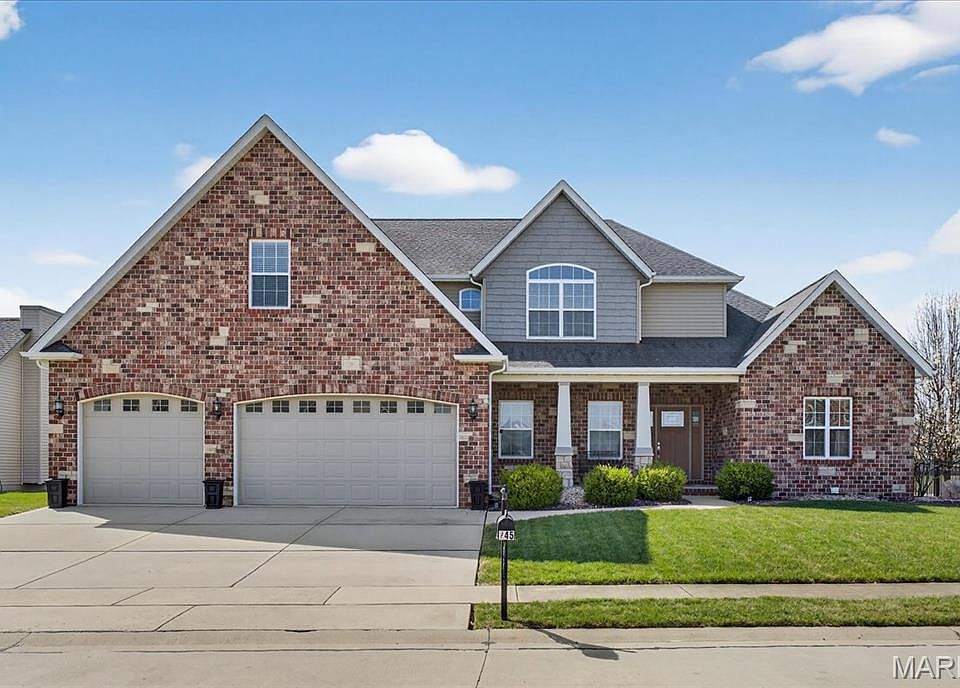 1st image of 245 Oakshire Dr E