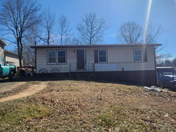 242 E 35th St, Buena Vista, VA 24416