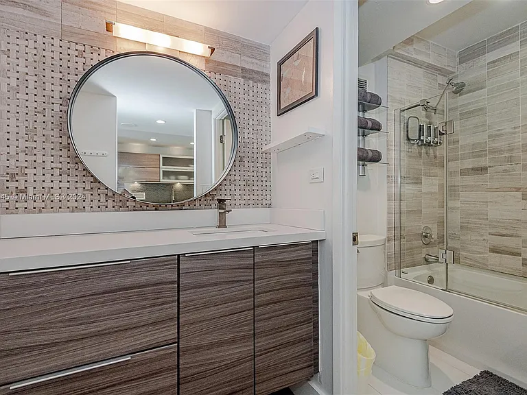 2301 Collins Ave #1230 — Photo 16