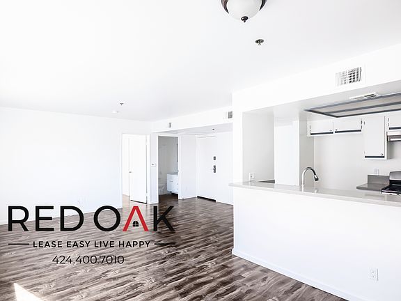 2nd image of 506 S Saint Andrews Pl #305