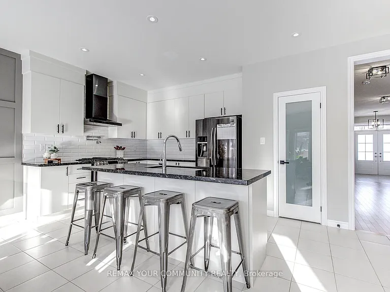 953 Barton Way — Photo 10