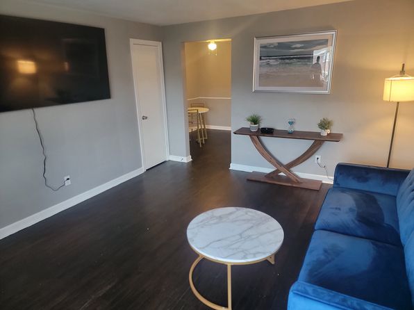 3906 E Gatewood Ln APT 4