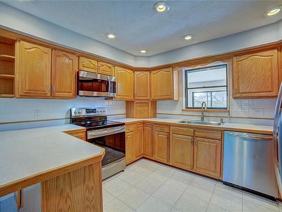 5th image of 2466 SE Alden St