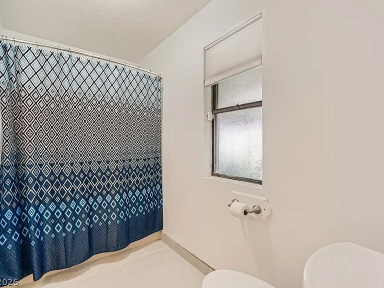 5945 N El Capitan Way — Photo 37