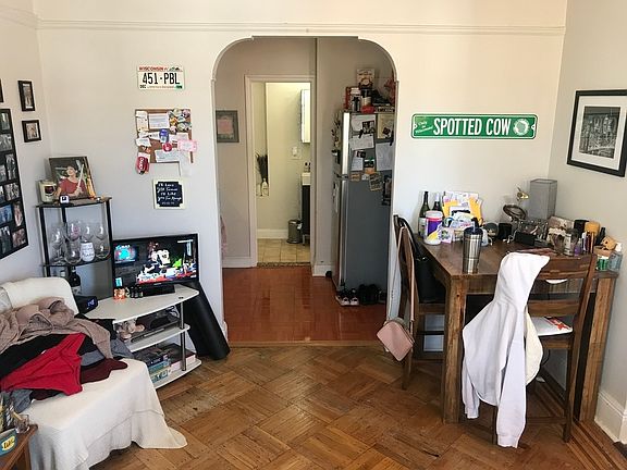 3rd image of 218 Hawthorne St #2B
