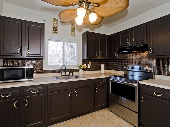 2nd image of 12-14 Noel St